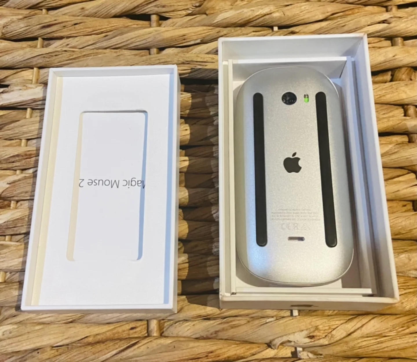 Apple Magic Mouse 2 - Like New! image indicator(4)