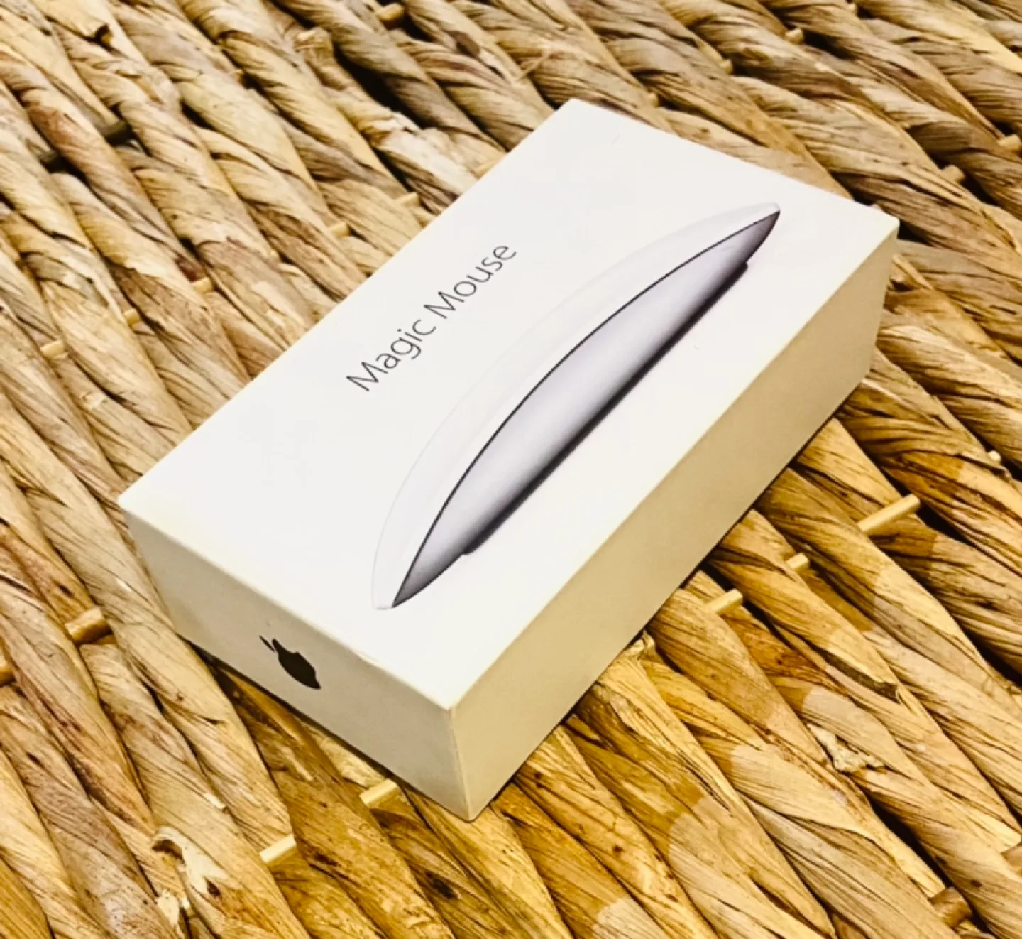 Apple Magic Mouse 2 - Like New! image indicator(2)