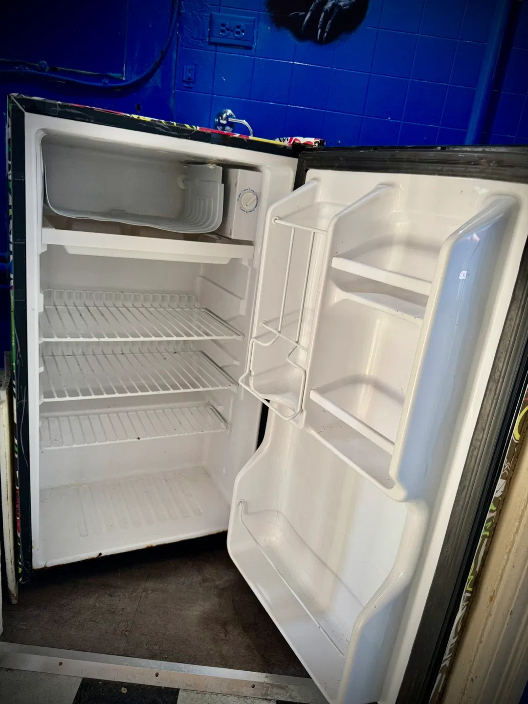 Mini Fridge with Stickers image indicator(3)