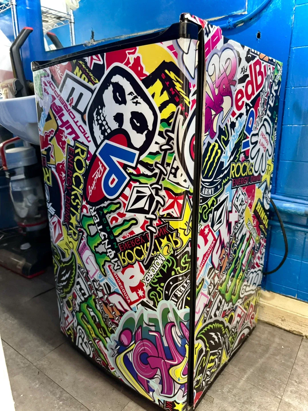 Mini Fridge with Stickers image indicator(2)