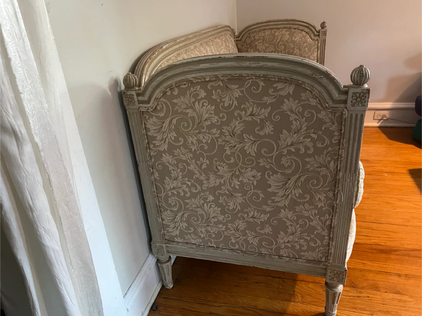 Antique sofa - photo 3