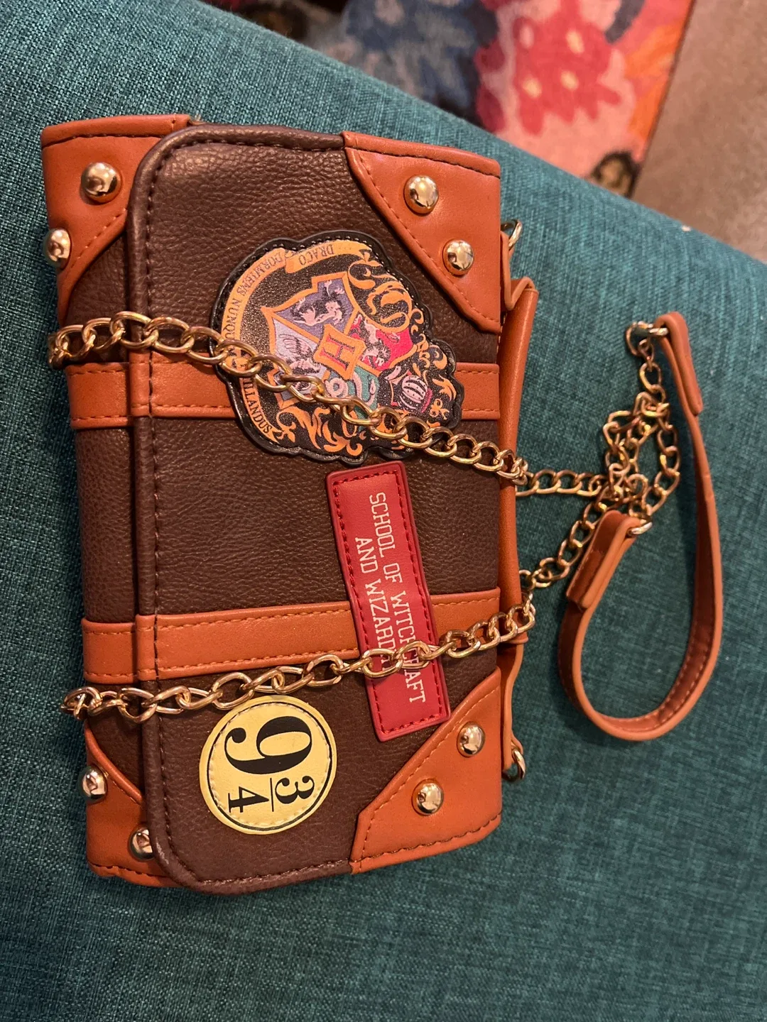 Harry Potter Hogwarts Trunk Style Wallet thumbnail
