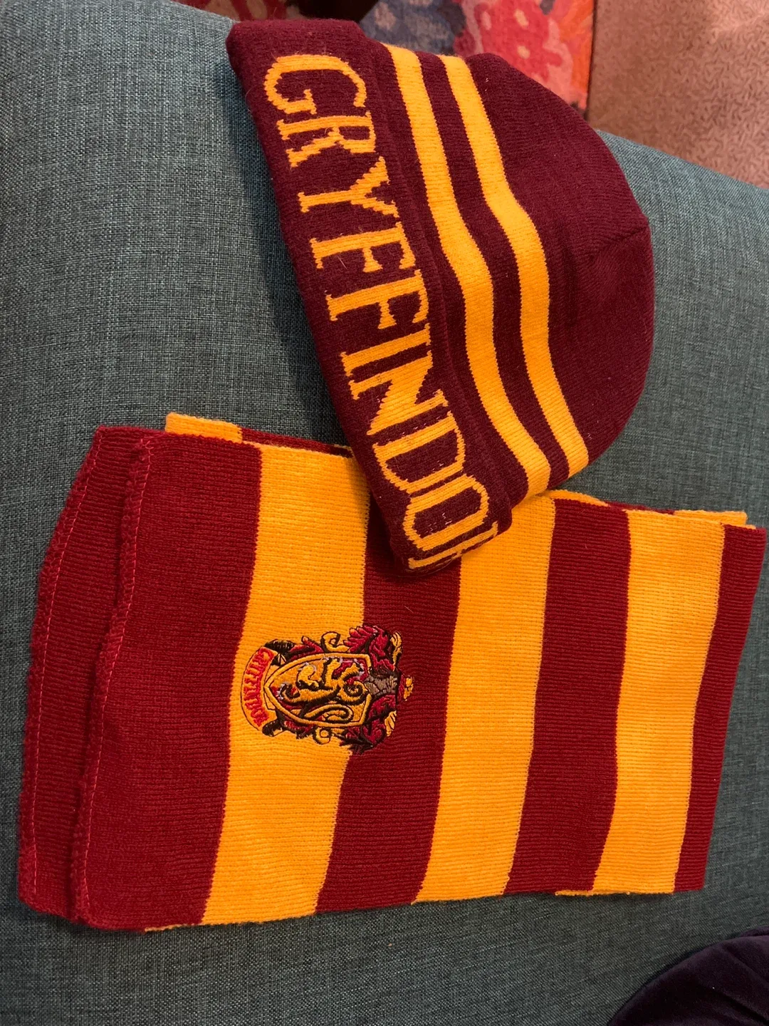 Harry Potter Gryffindor Beanie and Scarf Set thumbnail
