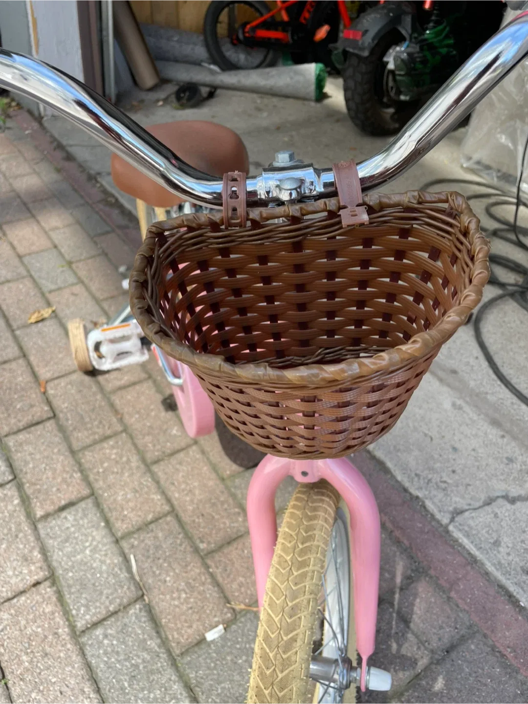 Kids Pink Bike with Wicker Basket image indicator(3)