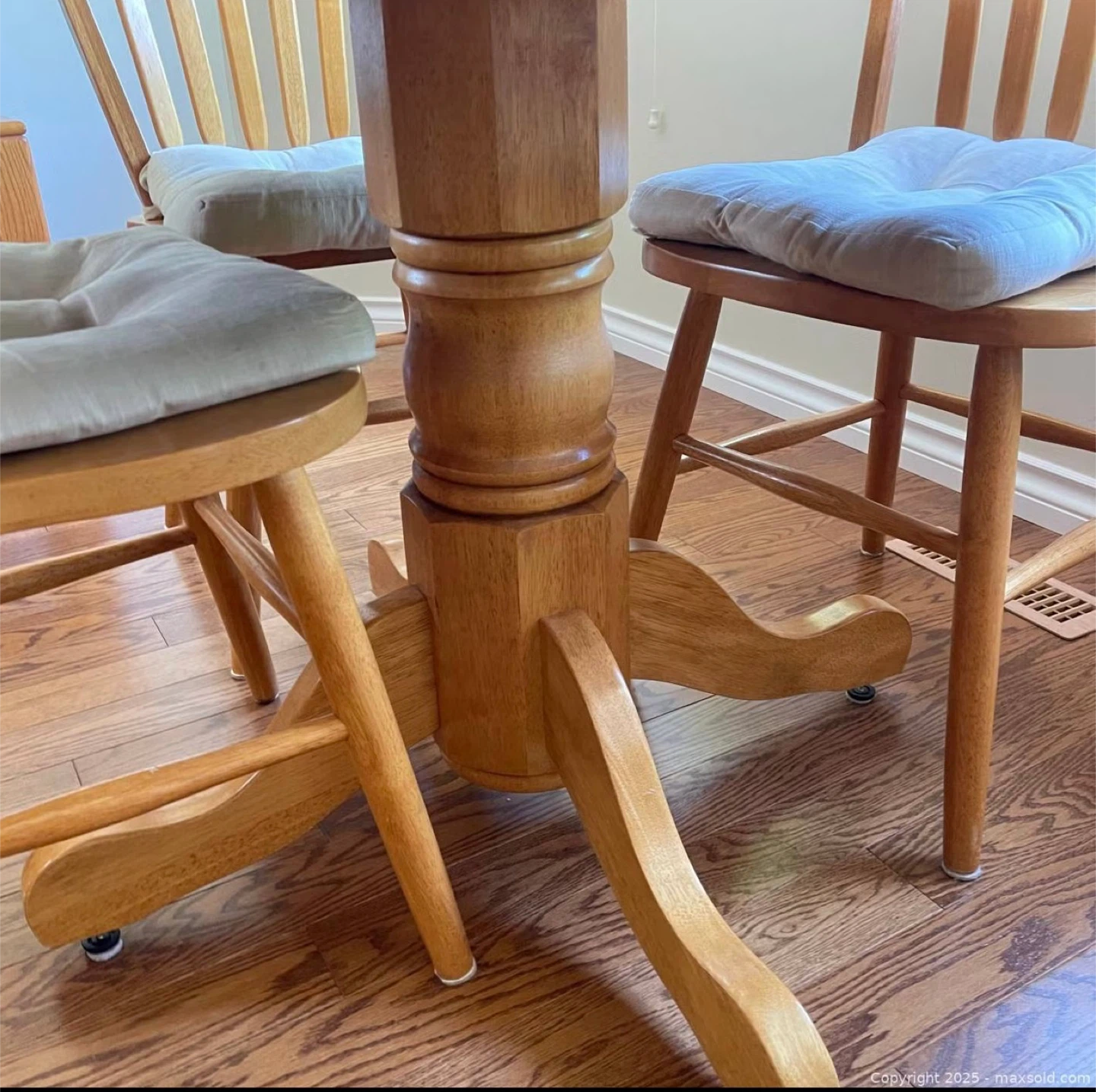 SOLID WOOD Round Wooden Dining Table with 4 Chairs - photo 5