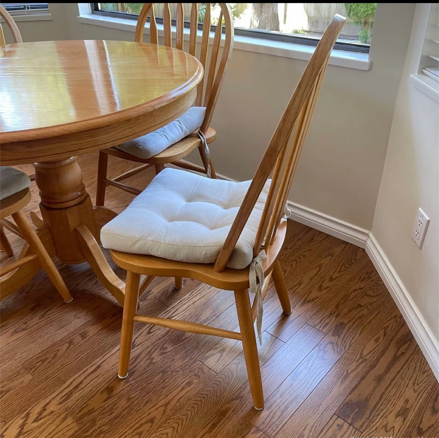 SOLID WOOD Round Wooden Dining Table with 4 Chairs - photo 3