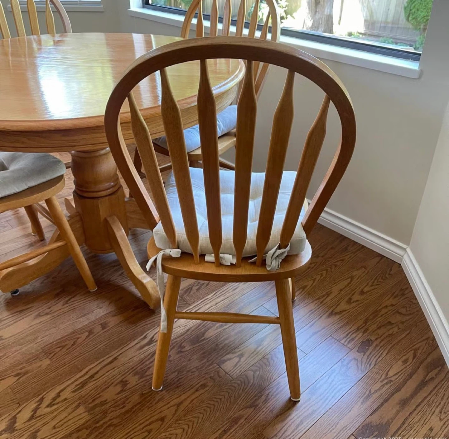 SOLID WOOD Round Wooden Dining Table with 4 Chairs - photo 2