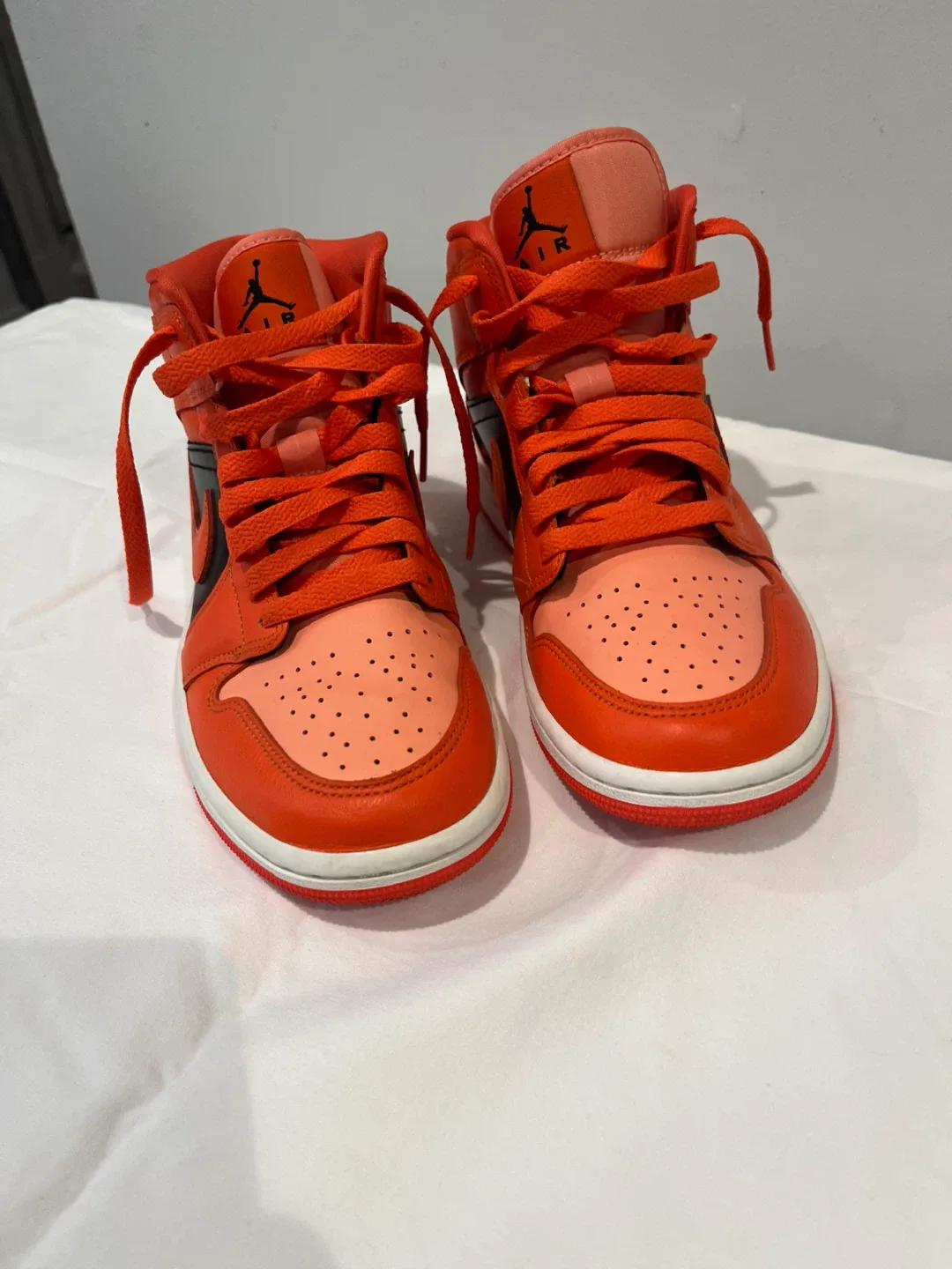 Nike Air Jordan 1 Mid Coral Chalk (Size 6.5)🥕 image indicator(2)