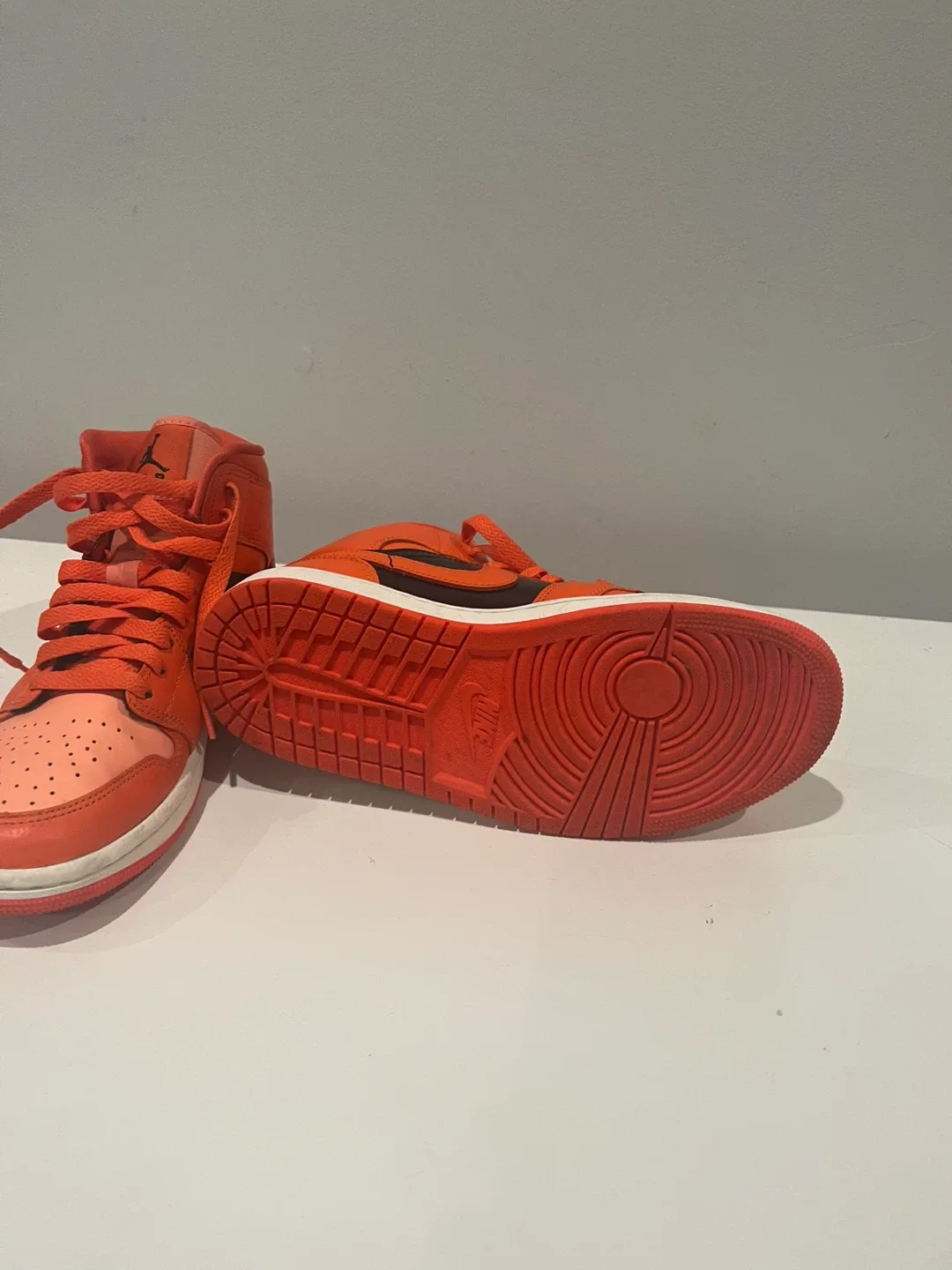 Nike Air Jordan 1 Mid Coral Chalk (Size 6.5)🥕 image indicator(4)