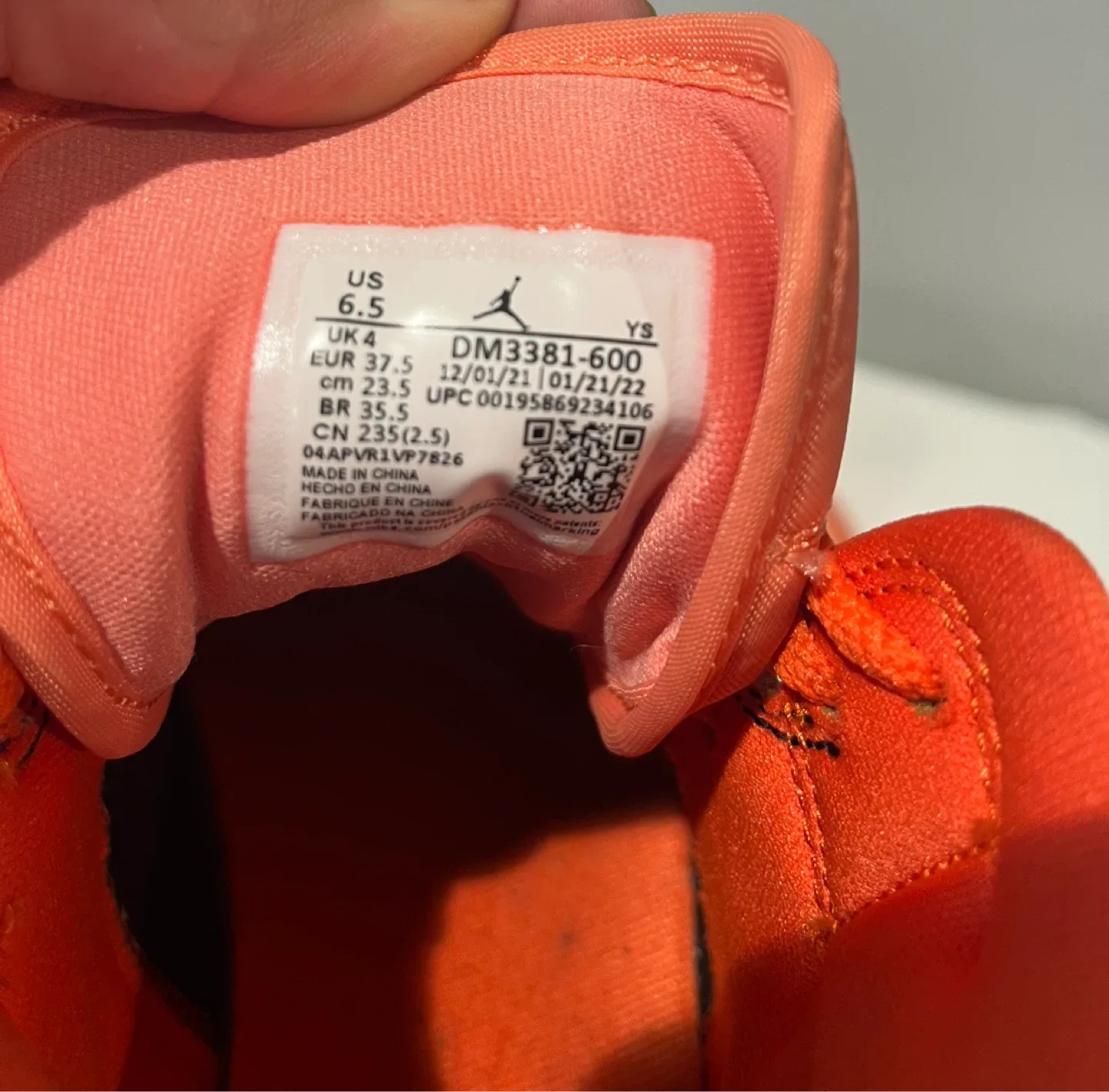 Nike Air Jordan 1 Mid Coral Chalk (Size 6.5)🥕 image indicator(3)