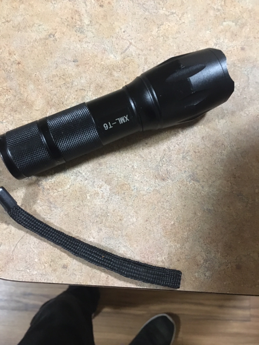 UltraFire XML-T6 LED Flashlight - photo 2