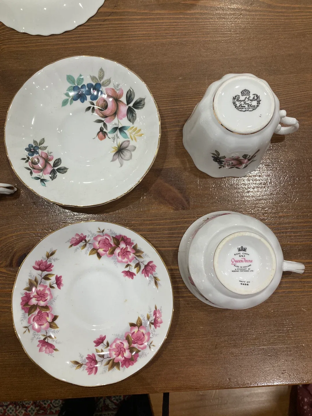 6 Vintage English Bone China Teacups & Saucers image indicator(4)