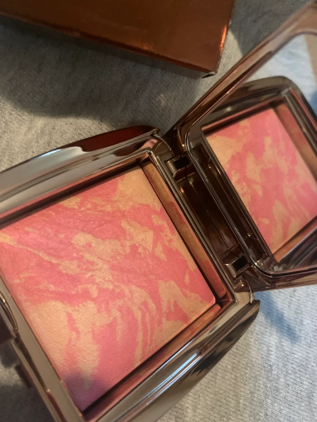 Hourglass Ambient Lighting Blush - Luminous Flush image indicator(2)