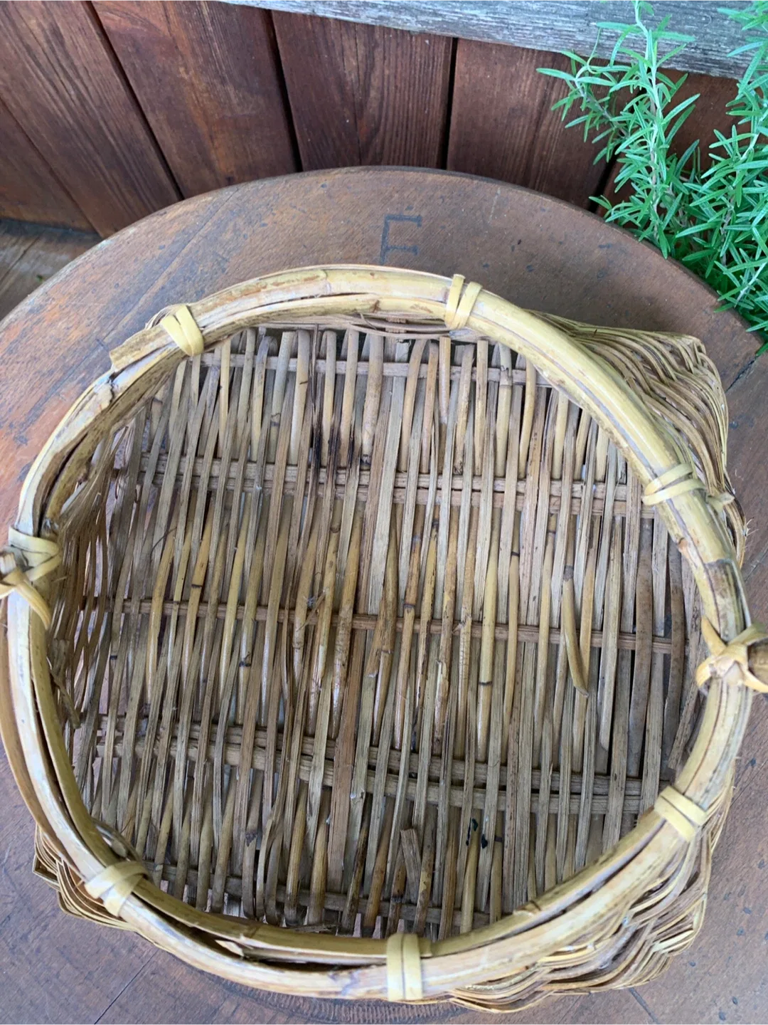 Wicker Basket with Bamboo Handle image indicator(4)