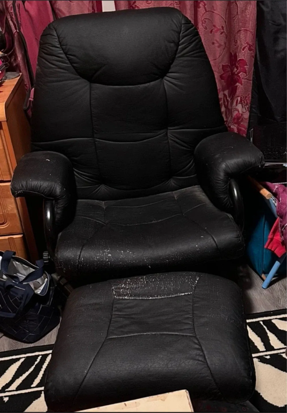 Black Office Chair with Ottoman thumbnail