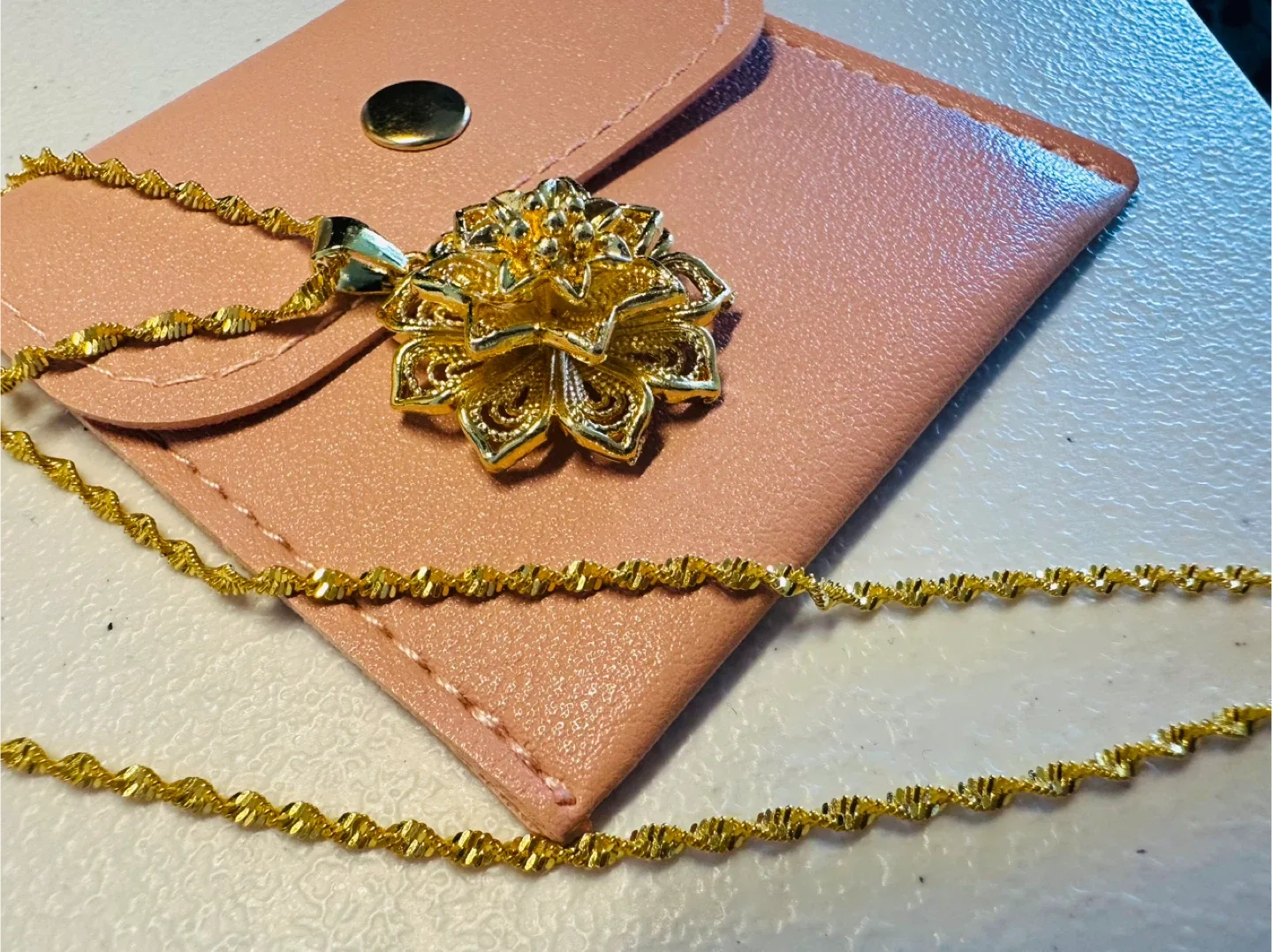 Flower Pendant Necklace Gold Color thumbnail