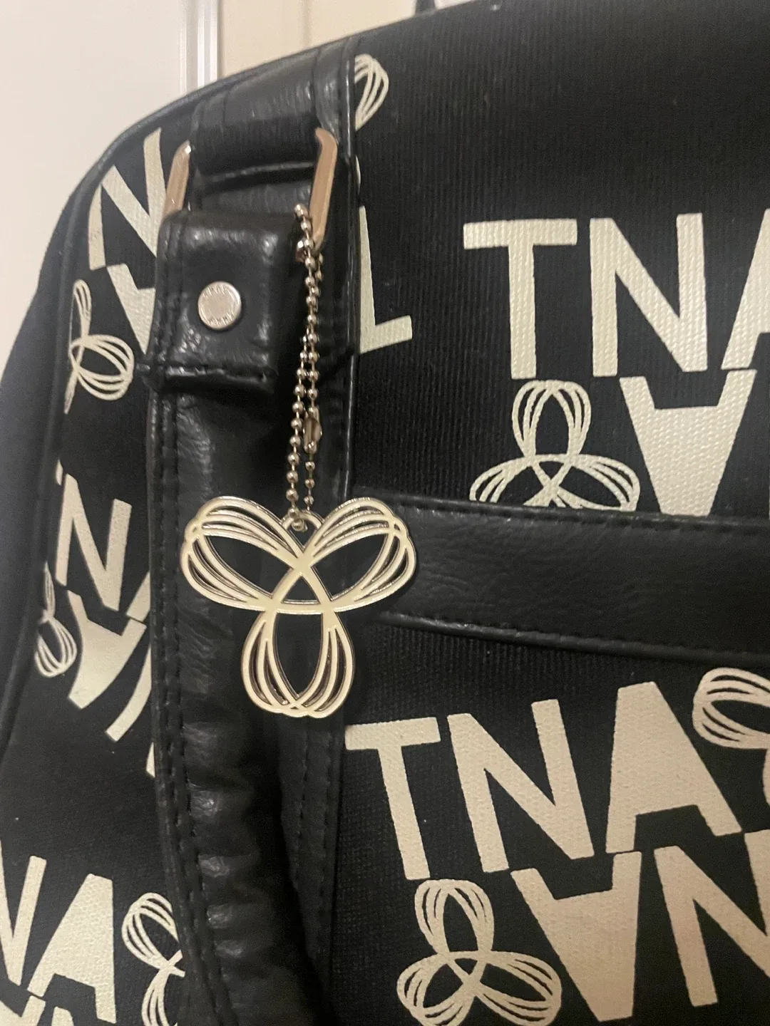 TNA Black Tote Bag image indicator(5)