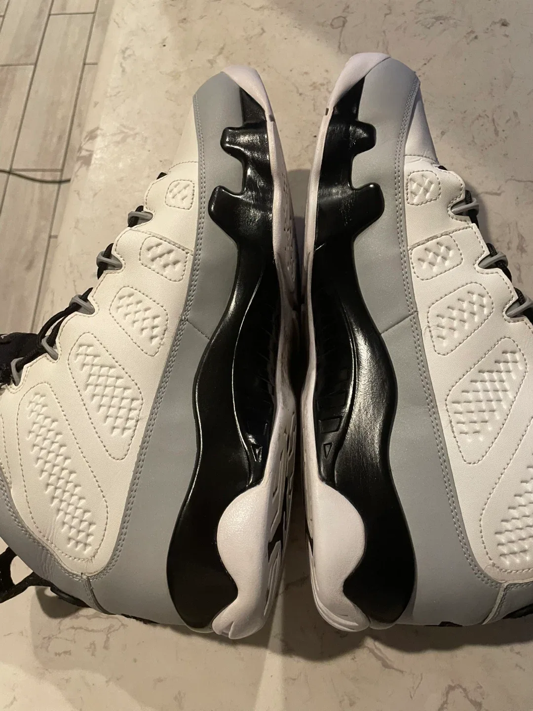 Air Jordan 9 Retro White/Black Size 13 image indicator(2)