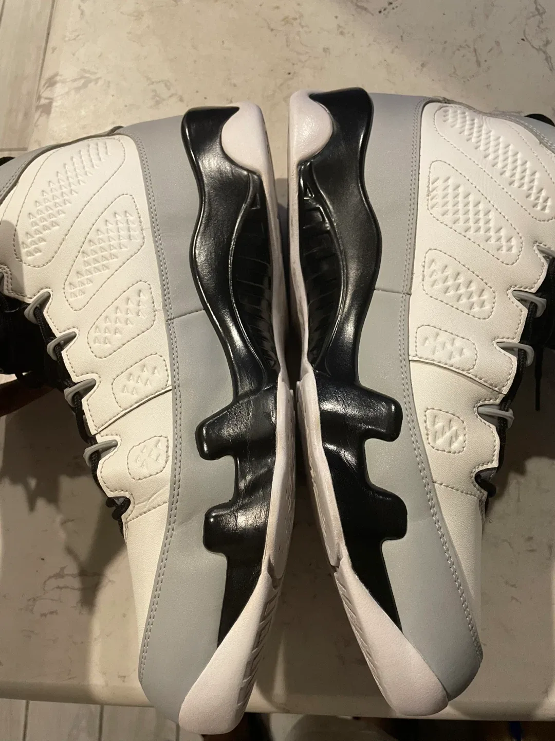 Air Jordan 9 Retro White/Black Size 13 image indicator(9)