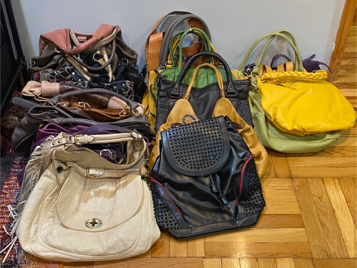 Mixed Lot of Used Purses & Handbags thumbnail
