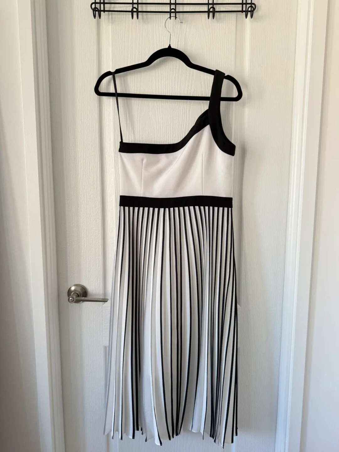 Coast Black/White One Shoulder Dress 🥕 image indicator(2)