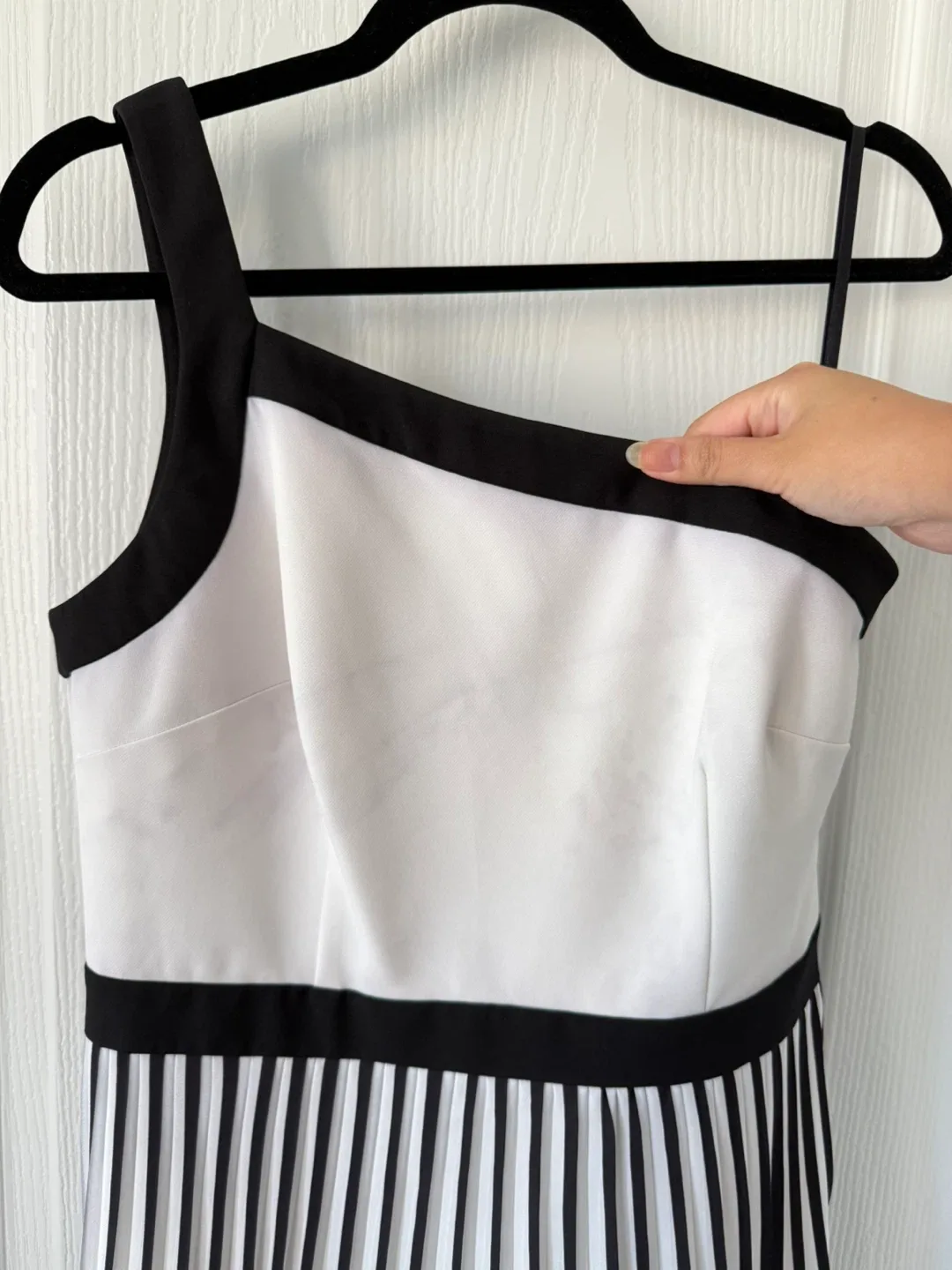 Coast Black/White One Shoulder Dress 🥕 image indicator(4)