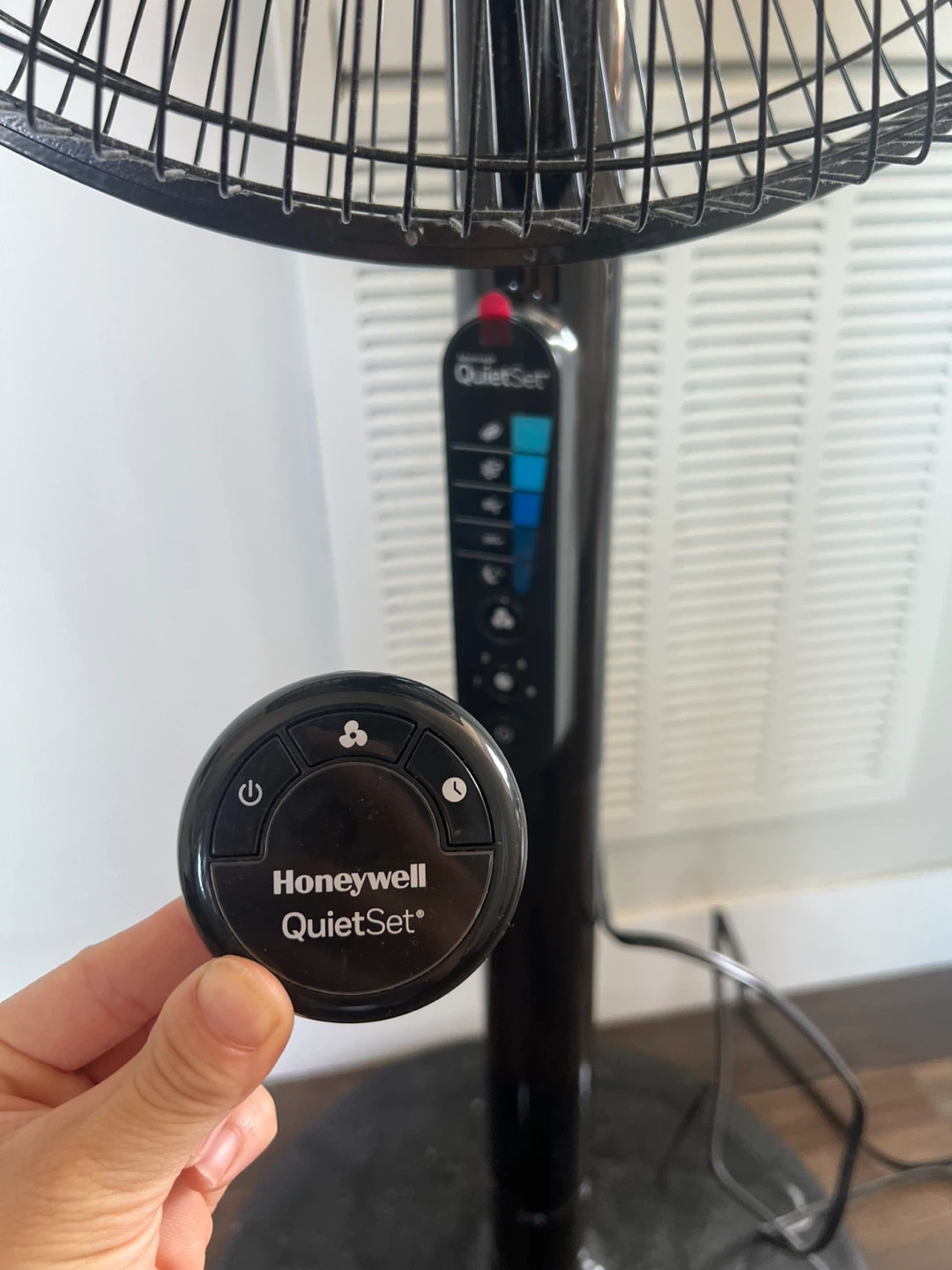 Honeywell Pedestal/Stand Fan with Remote Control - photo 3