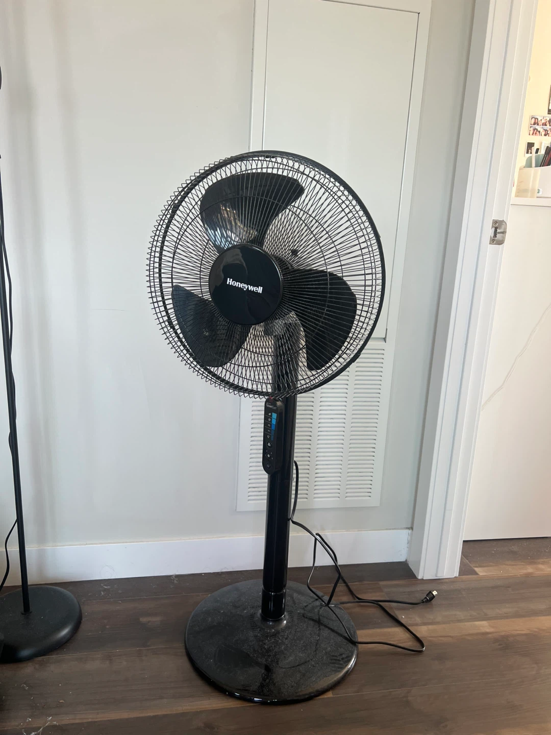 Honeywell Pedestal/Stand Fan with Remote Control - photo 4