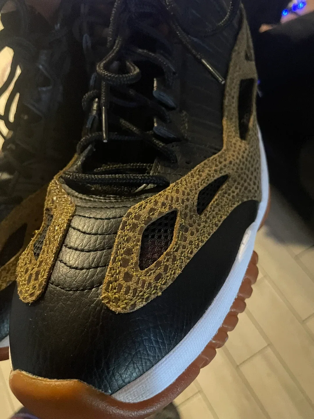 Air Jordan 11 Retro IE Low Black/Mamba image indicator(2)