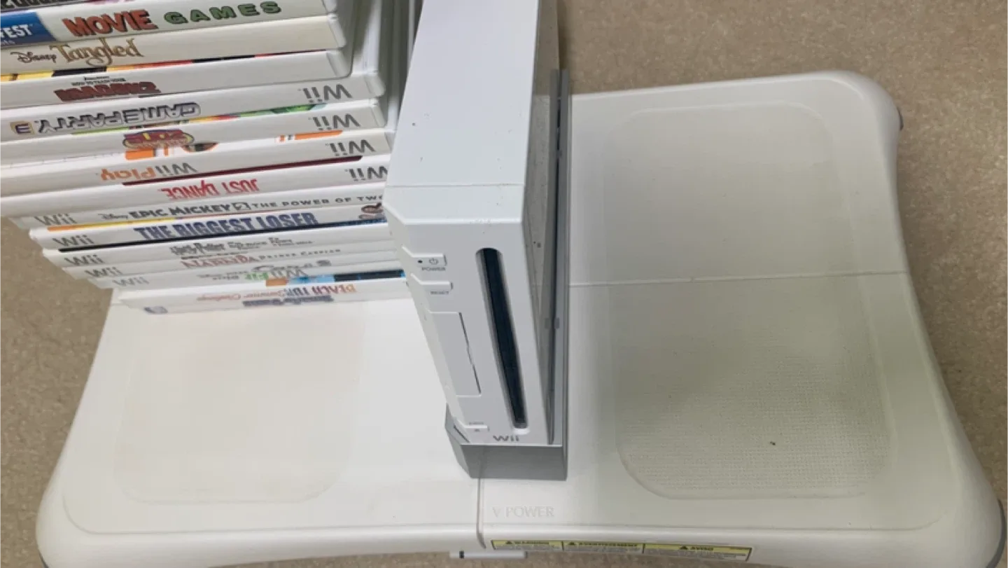 Nintendo Wii Bundle - Console, Games, Balance Board image indicator(3)