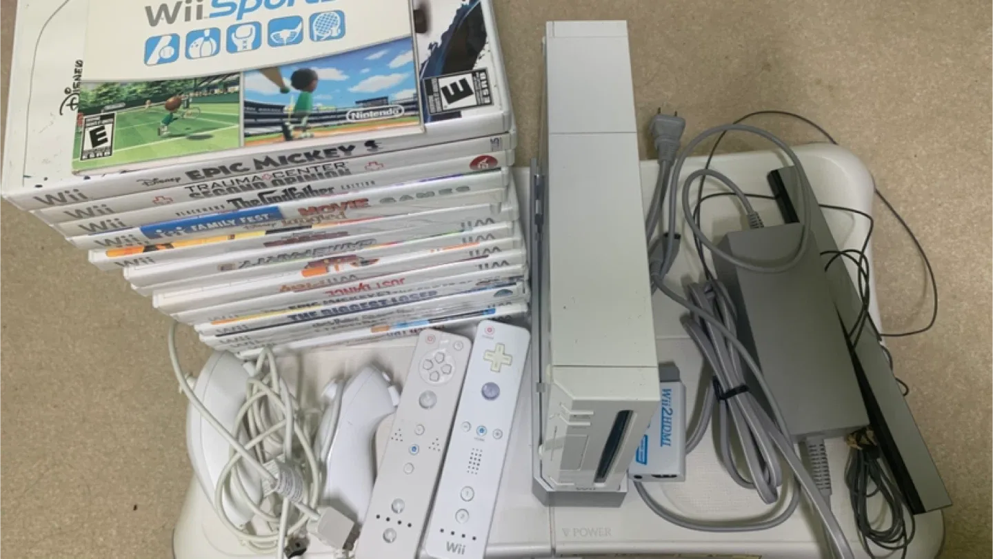 Nintendo Wii Bundle - Console, Games, Balance Board image indicator(2)