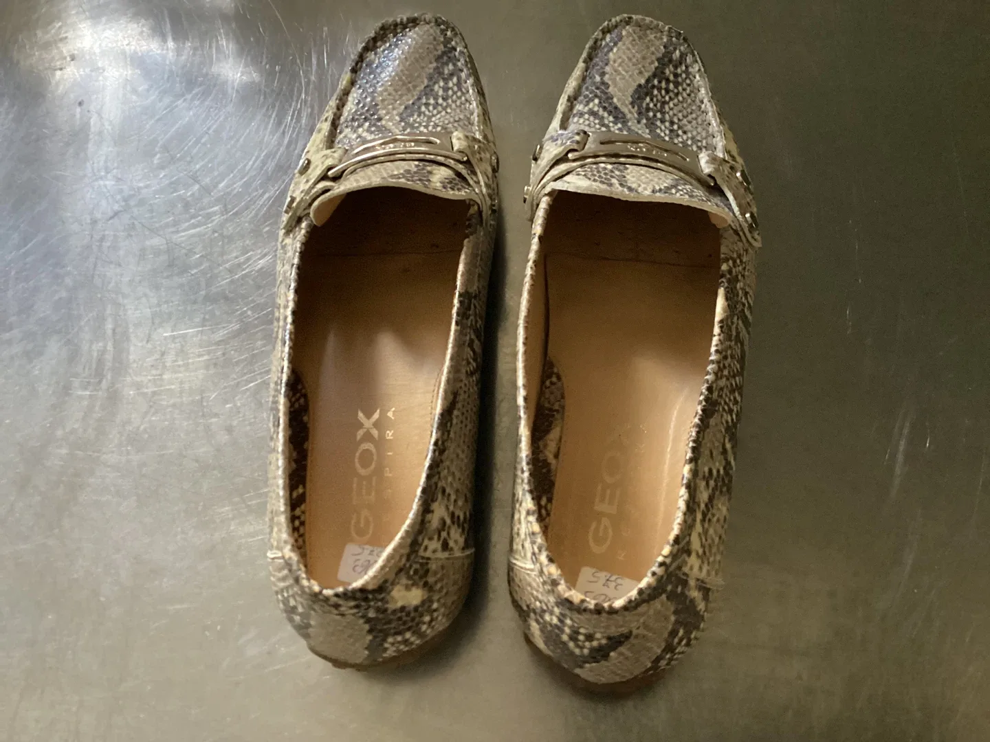 Ladies' size 7N Geox shoes image indicator(2)