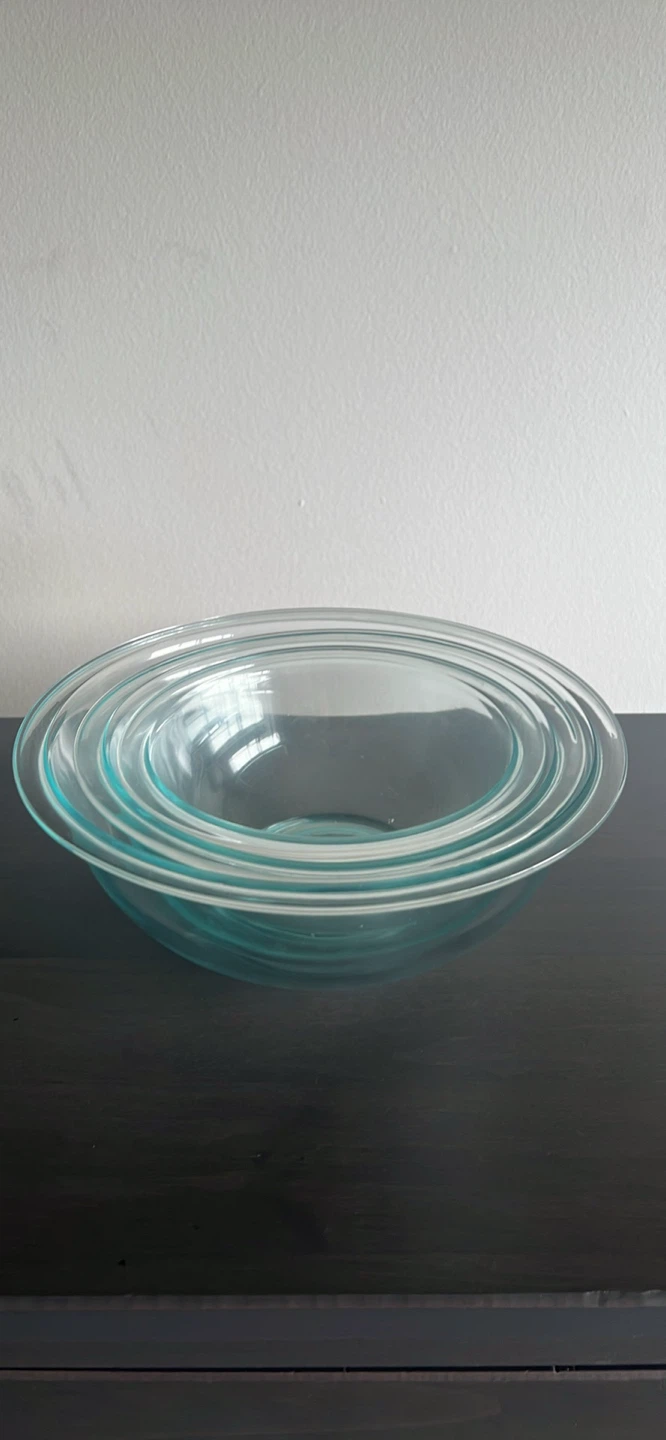 Pyrex Glass Mixing Bowl Set - 3 Bowls