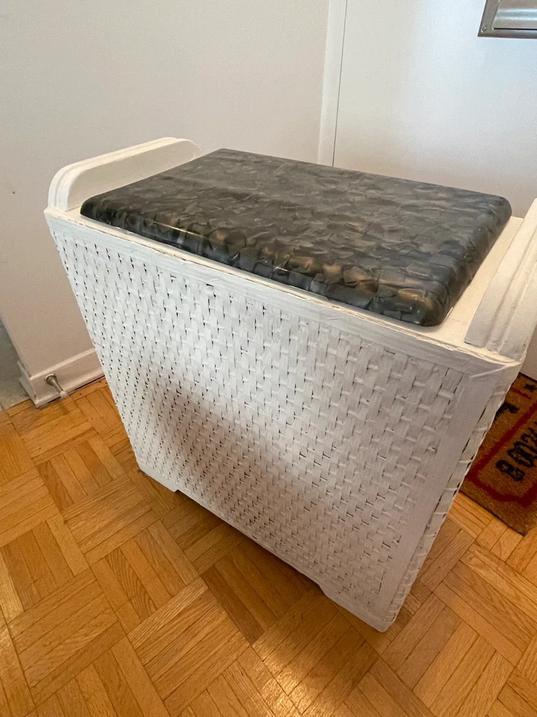 Vintage Laundry Hamper/bench with Lid thumbnail