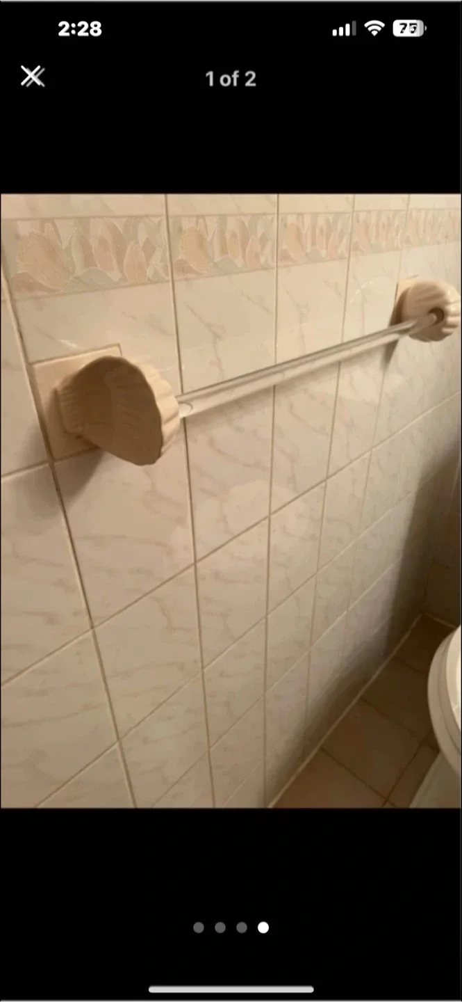 Seashell Towel Rack thumbnail