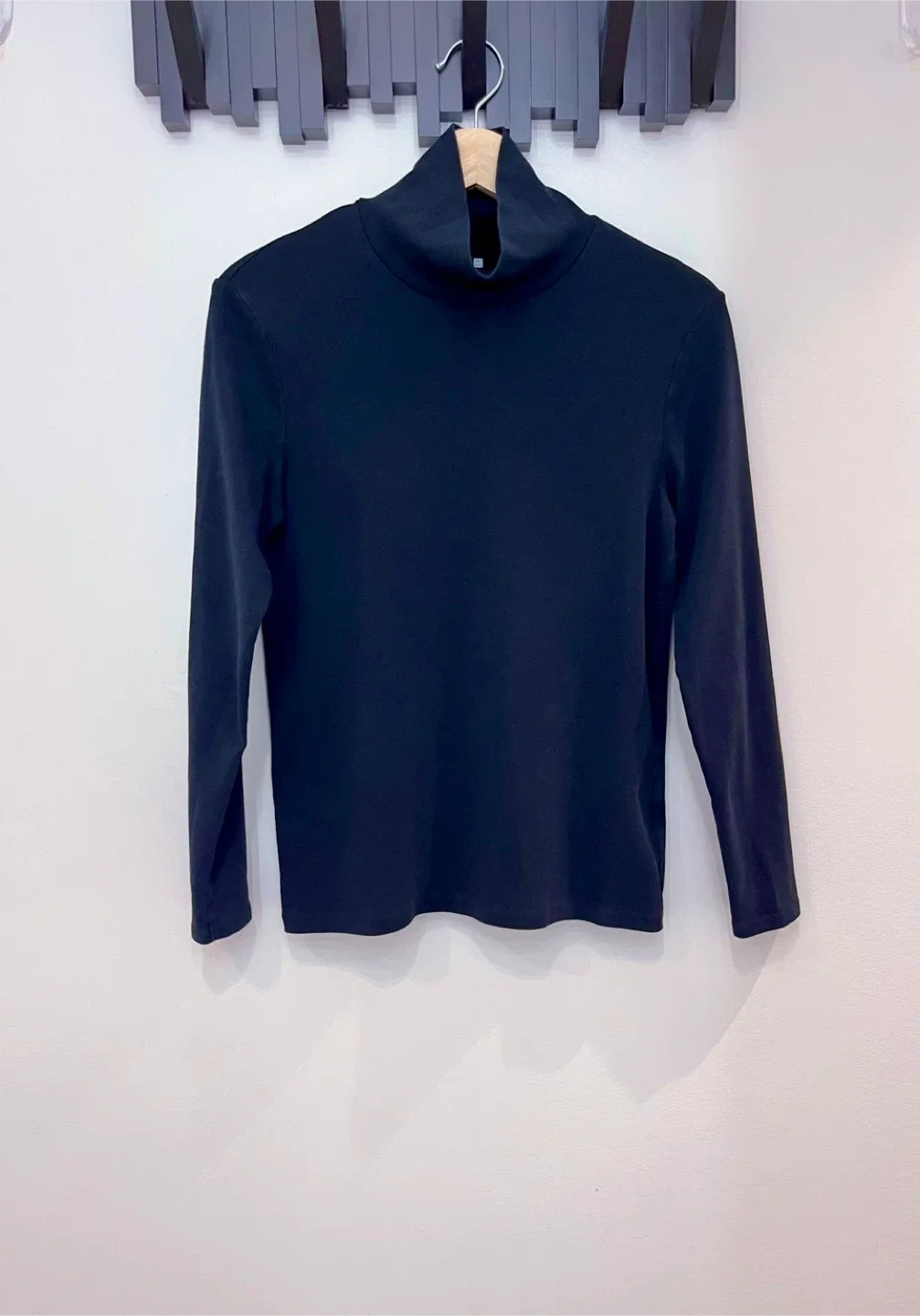 Uniqlo Women’s Mock Neck Long Sleeve - Size L thumbnail