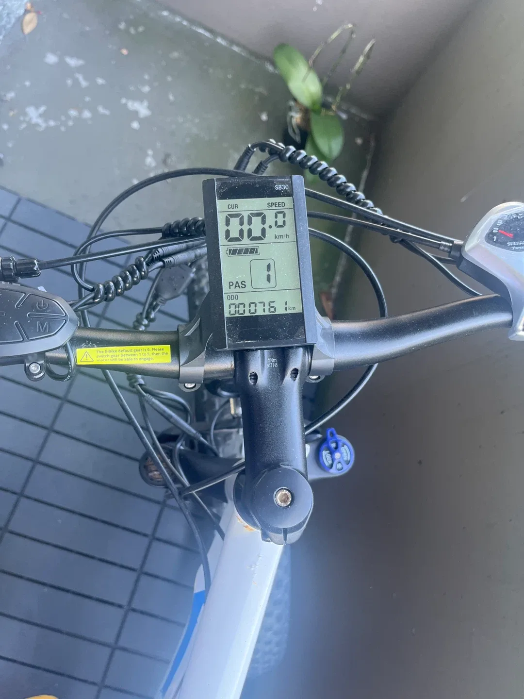 White Electric Fat Tire Bike image indicator(3)