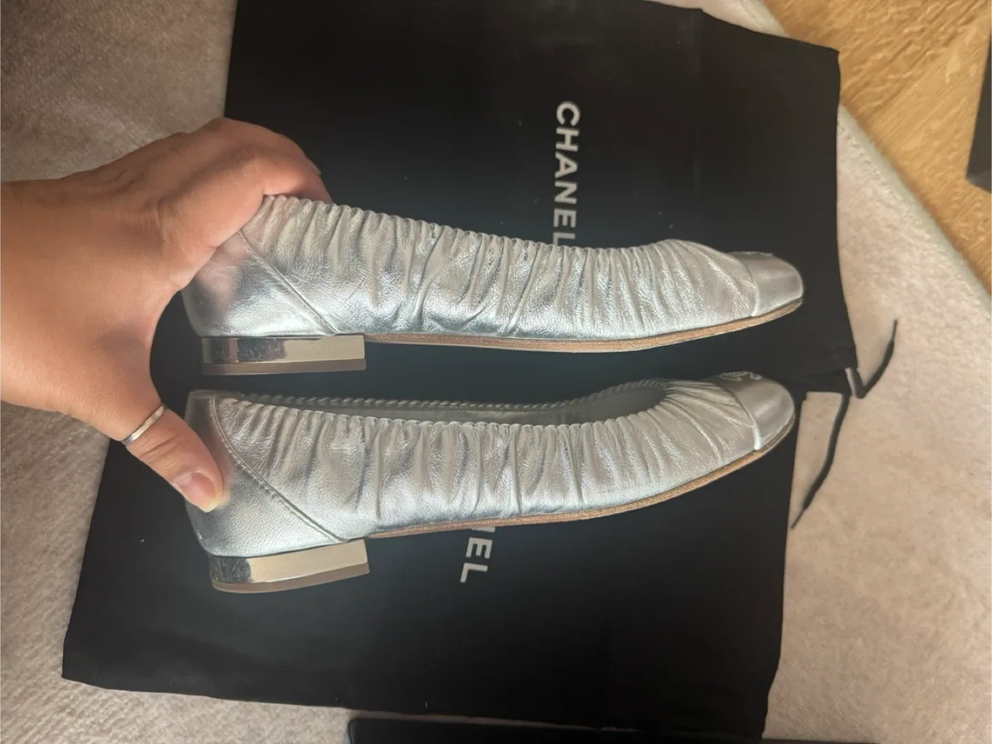 Chanel Silver Ballet Flats - Size 39 🥕 image indicator(5)