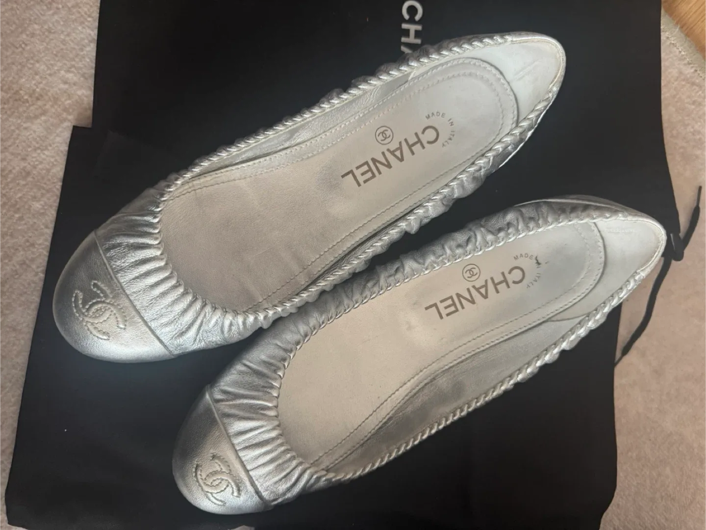 Chanel Silver Ballet Flats - Size 39 🥕 image indicator(2)