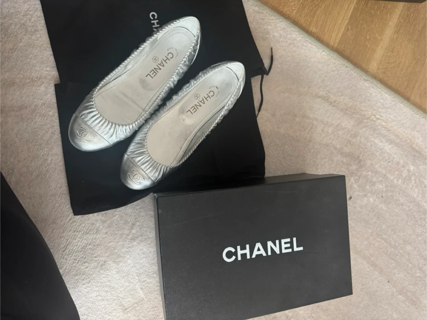 Chanel Silver Ballet Flats - Size 39 🥕 thumbnail