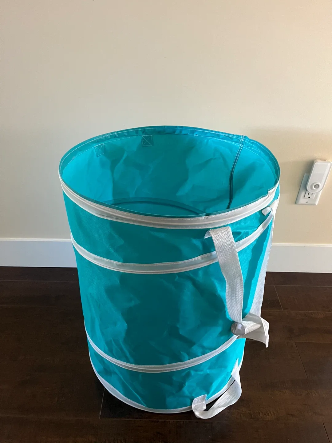 Teal Pop-Up Laundry Hamper image indicator(3)