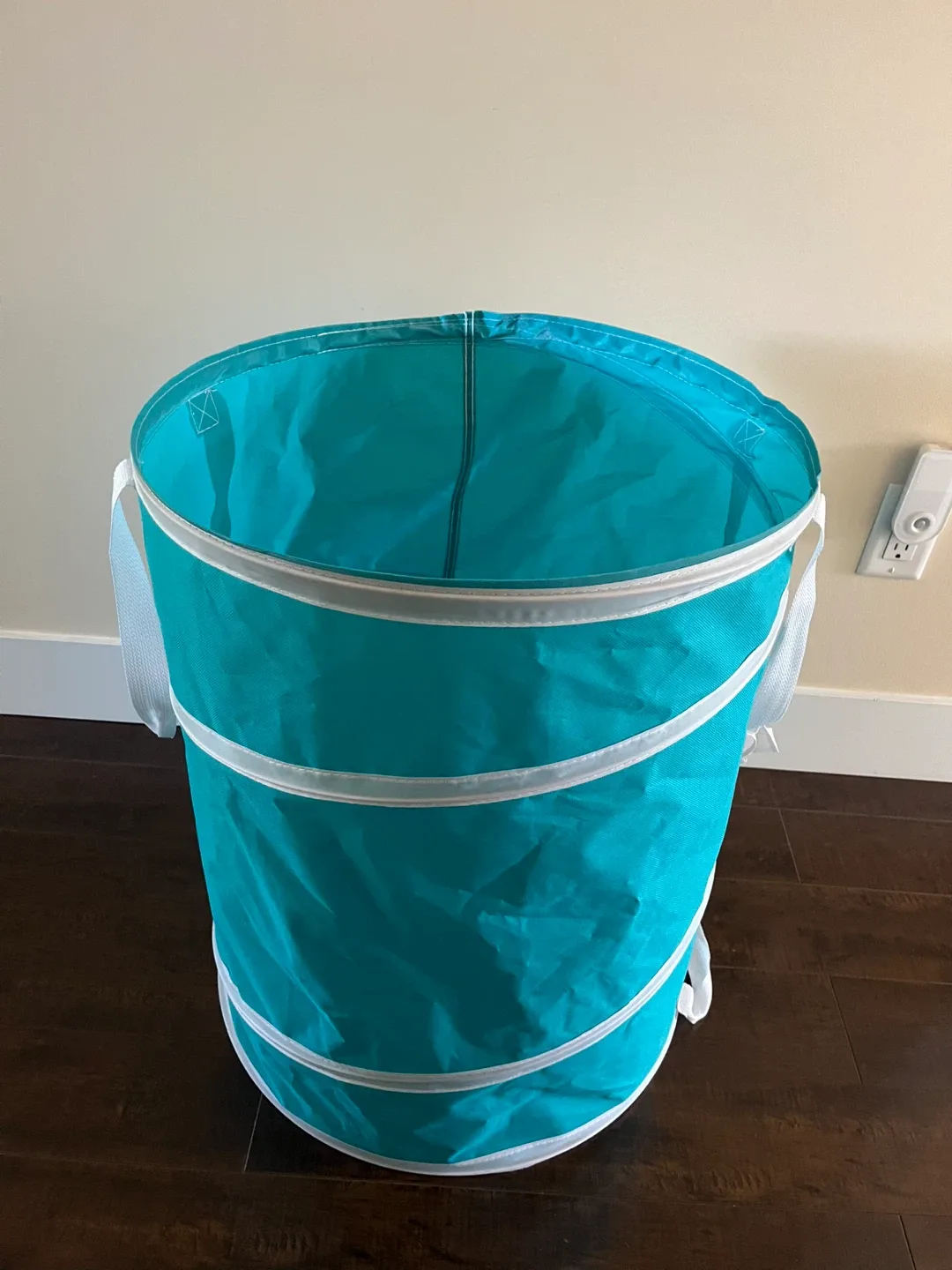 Teal Pop-Up Laundry Hamper image indicator(2)