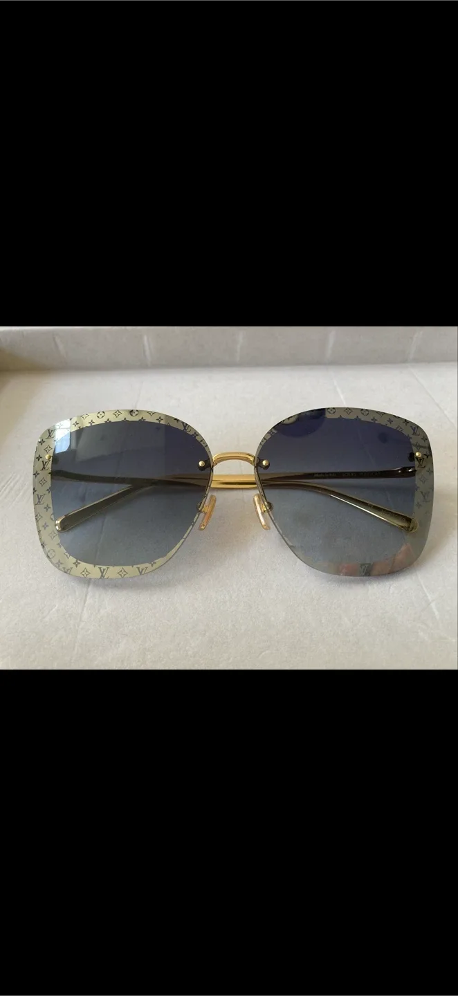 Louis Vuitton Sunglasses image indicator(2)