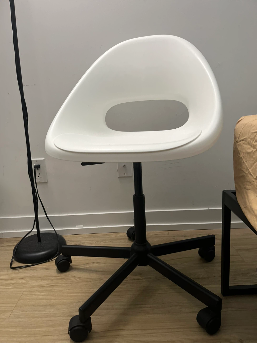 White swivel Chair - photo 2