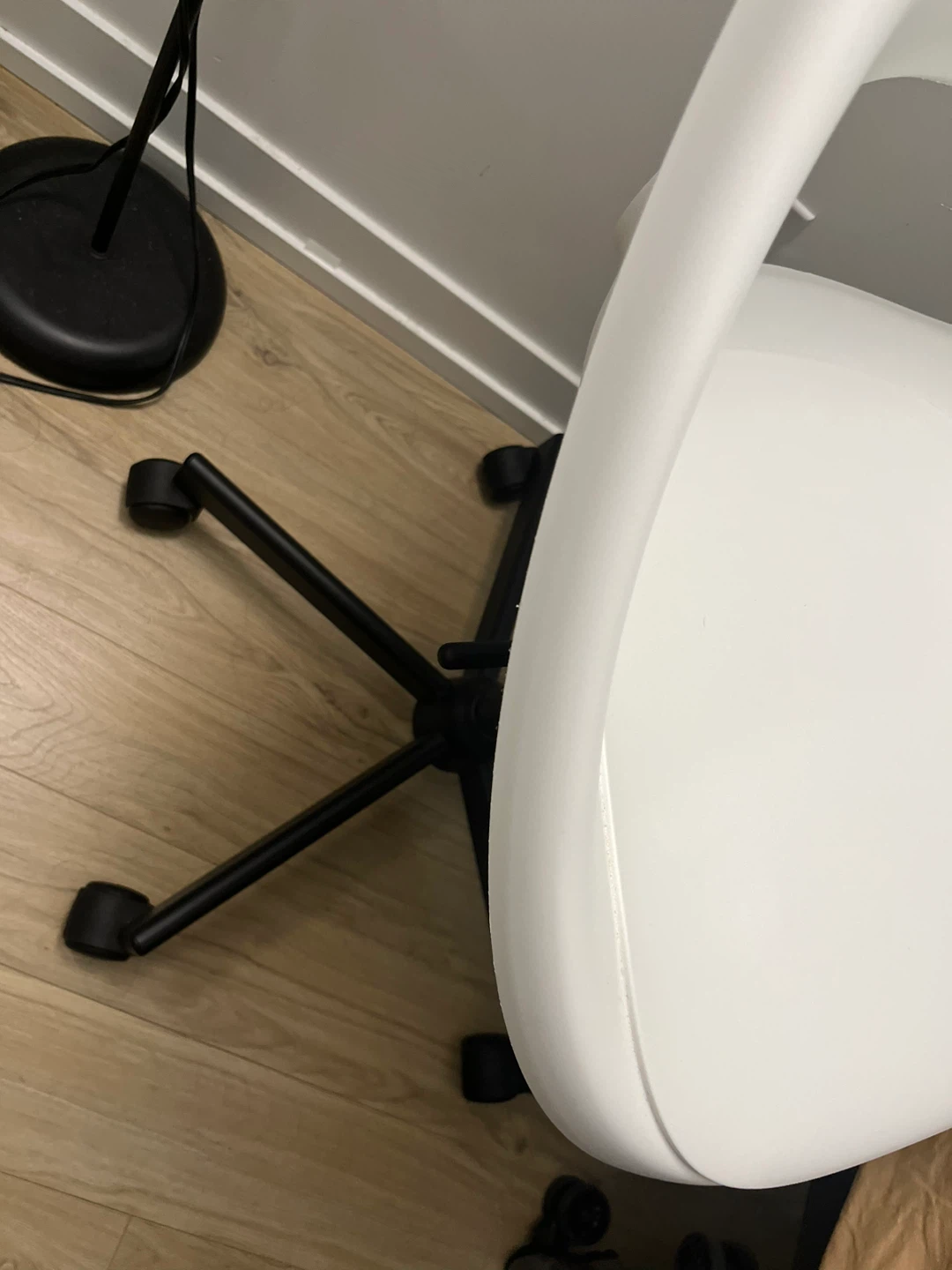 White swivel Chair - photo 4
