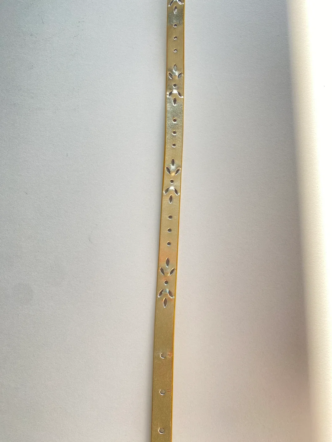 Kids Cut Out Gold Belt image indicator(3)