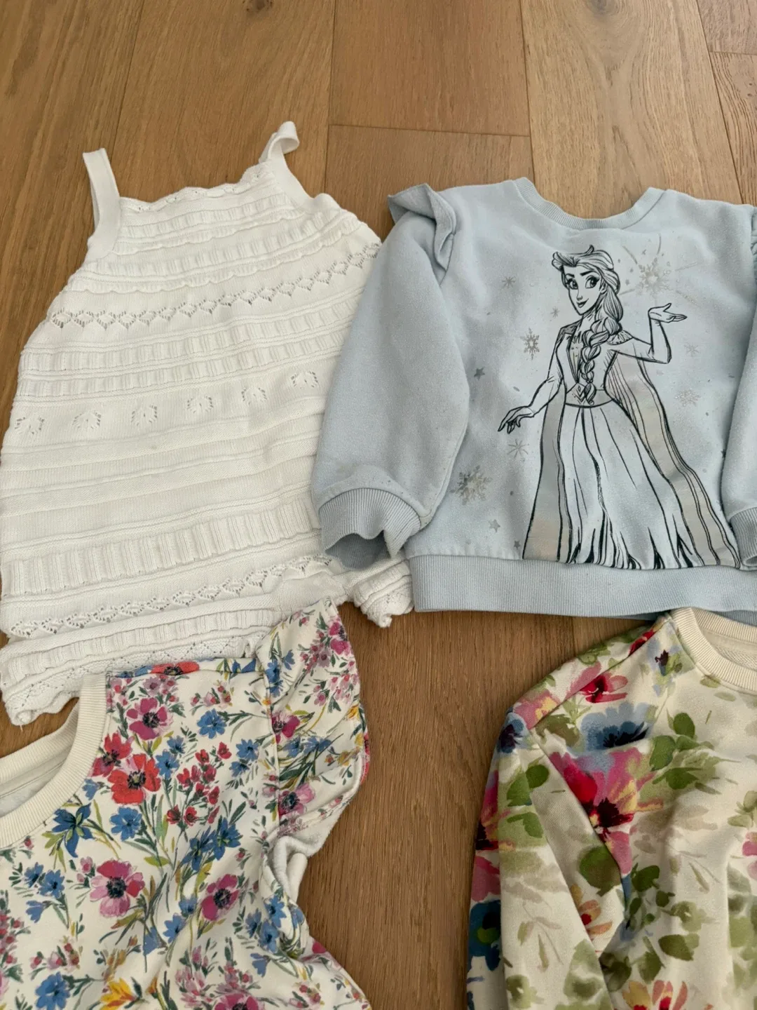 Girls 5T clothing bundle image indicator(3)