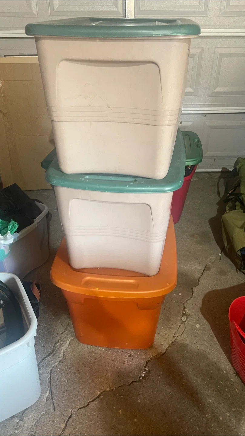 Rubbermaid & Home Essentials Storage Totes thumbnail