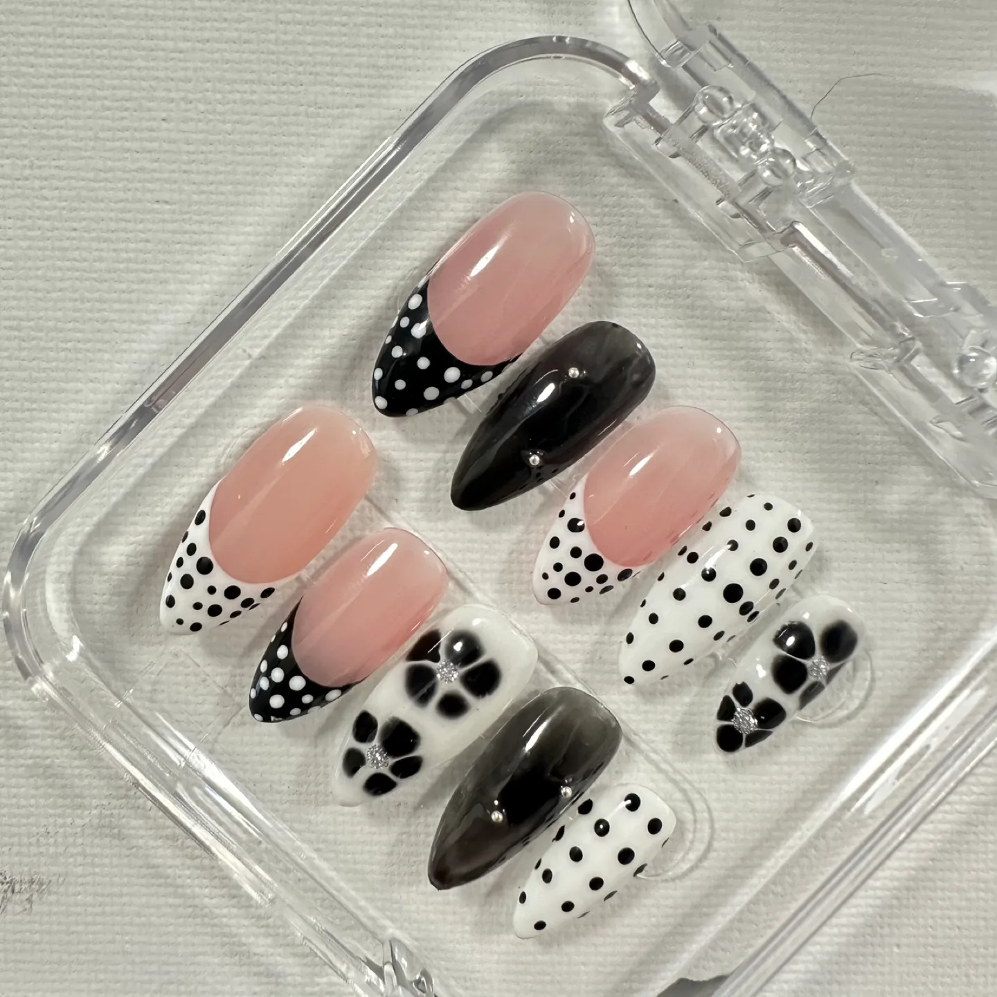 Press-on Nails, Almond Shape, Size M thumbnail
