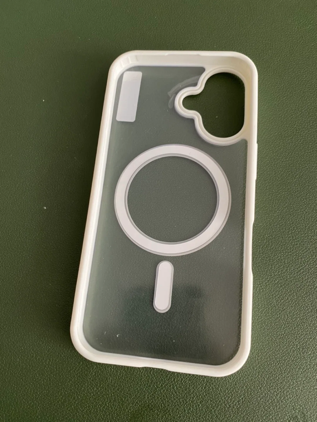 iPhone 16 Case - Clear with MagSafe image indicator(2)